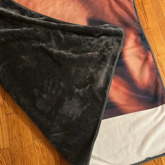 SOLD ELSEWHERE DONT buy Swift official Midnights Blanket Excellent condition - Picture 4 of 7